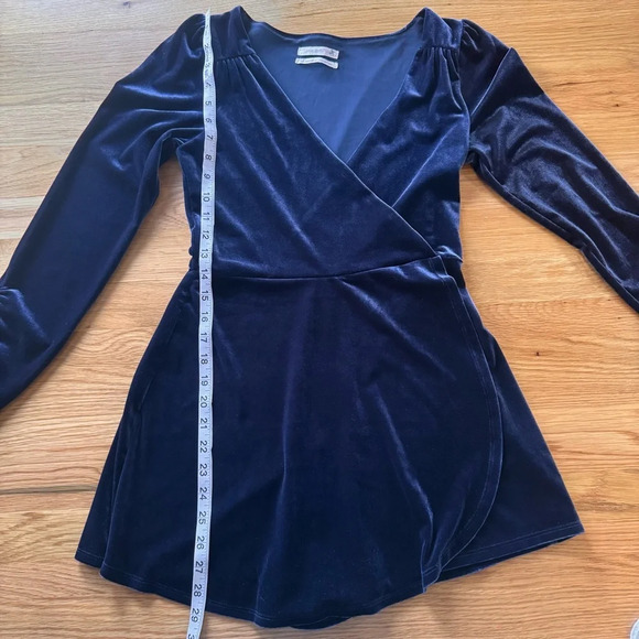 Urban Outfitters Brooklyn Blue Velvet Romper Playsuit Size Small - Picture 11 of 11